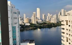 Oceanside 3-Bedroom Apartment In Fun Tourist Area